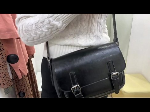 ❤️ Almenn sjálfsfróun ungrar tíkar FeralBerry með dildó í mátunarklefa ️❌ Klámmyndband á is.kanalmoscow.ru ️❤